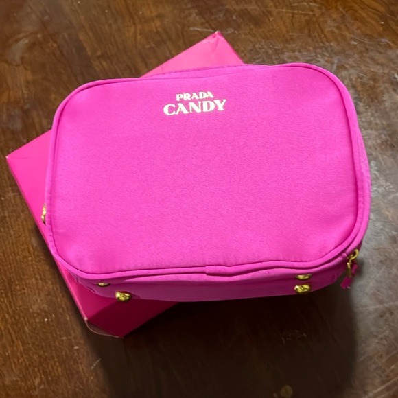 Prada make up bag - Picture 4 of 4